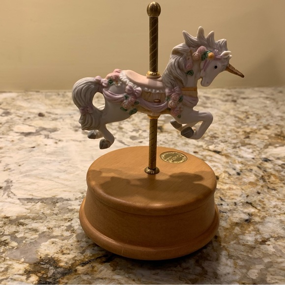 EUC/GUC Ceramic Carousel Unicorn, Musical, Wood Wind-Up Turntable, Vintage - Picture 6 of 10